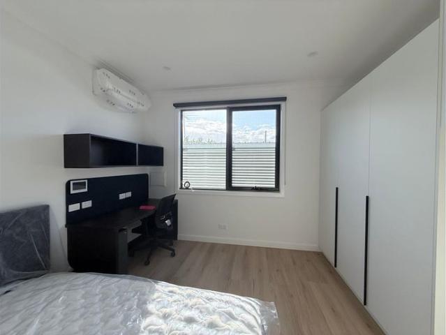 Best location studios for Monash students – walk to Caulfield campus, bus 900 to Clayton campus, easy city access by train