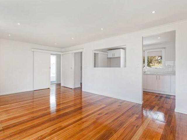 Best Location, 2 Bedroom Unit !