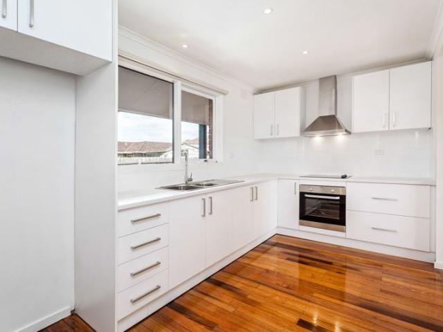 Best Location, 2 Bedroom Unit !