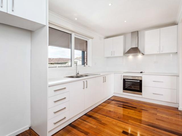 Best Location, 2 Bedroom Unit !