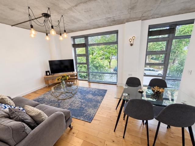 Best place to Live Move asap 2bed flat 15m Old St