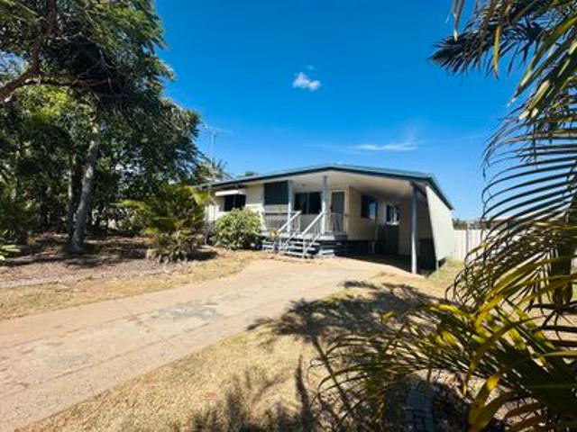 best price in town @ $650 p/week spacious 3 bedroom home with and pool & entertainment deck!