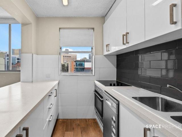 Best Priced 2 Bed Apartment in Spring Hill!