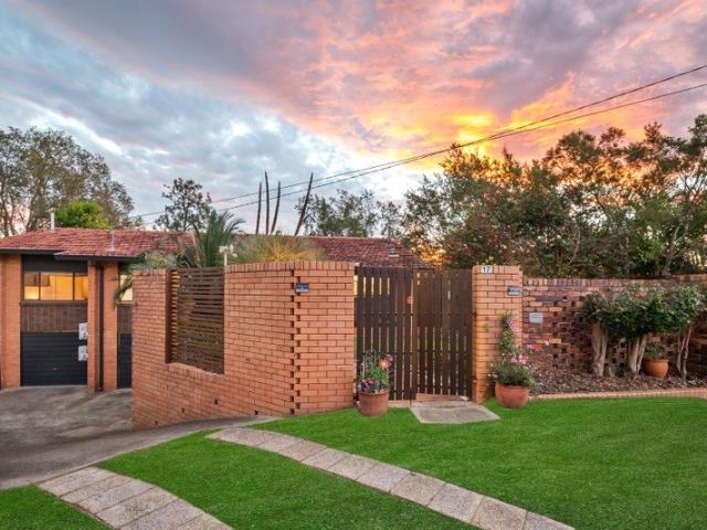 Best Vale in Keperra! 964M2 Block + 310M2 Family Home!