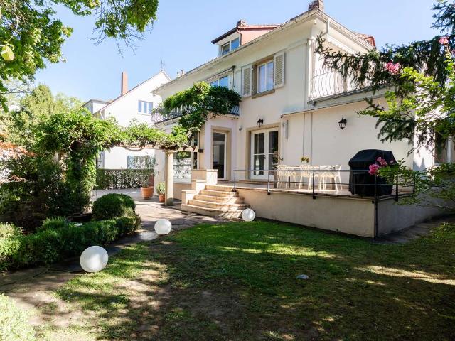 Beste Lage in Karlsruhe: Traumhafte Altbauvilla mit Charme und modernstem Wohnkomfort