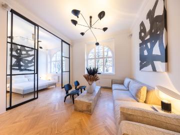 Beste Lage in Schwabing exklusive, hochwertig kernsanierte 2 Zimmer Altbauwohnung mit Deckenhöhen bis zu 3,8 m