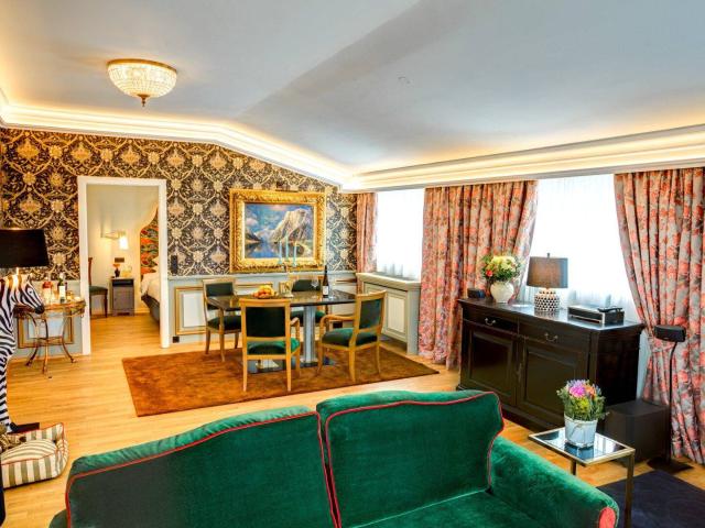 BESTE LAGE + Luxussuite im Dachgeschoss + KÄRNTNER STRASSE + Wohnen mit Hotelkomfort!