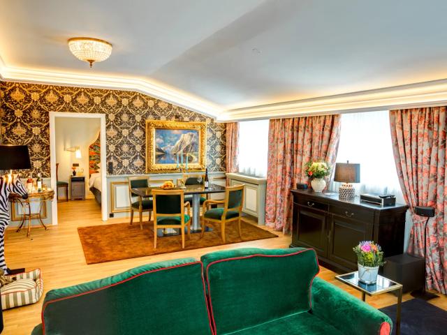 BESTE LAGE + Luxussuite im Dachgeschoss + KÄRNTNER STRASSE + Wohnen mit Hotelkomfort!
