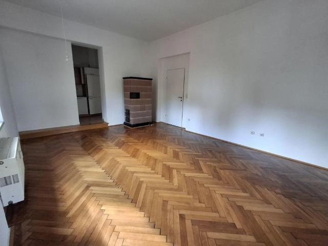 Bestens aufgeteilte, helle 2 Zimmer Wohnung mit möblierter Küche in zentraler und doch ruhiger Lage in Ried