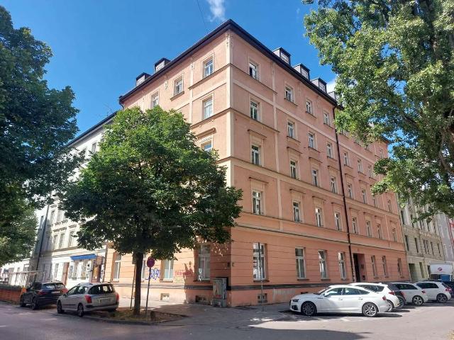 Bestes Haidhausen, München: Stilvoll sanierte 4 Zi. Altbau Whg. mit Balkon von privat