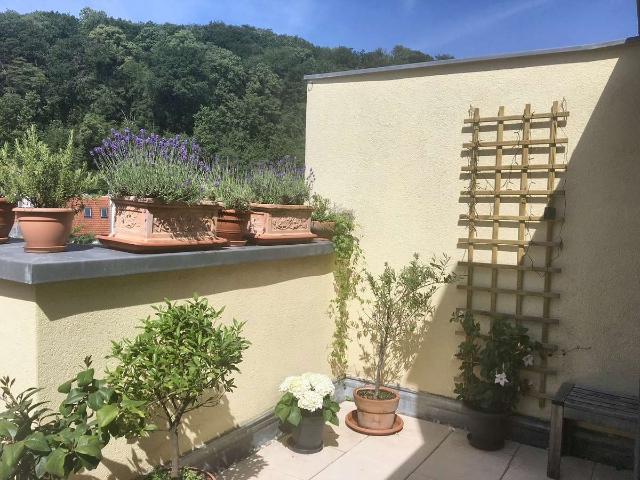 Bestlage Alt Untermhaus: Maisonettewohnung mit Sauna, Whirlwanne, drei Kaminöfen und Dachterrasse