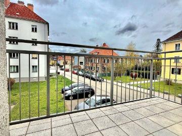 BESTLAGE GEIDORF I FISCHGRÄTPARKETT I SANIERUNGSOBJEKT MIT POTENZIAL I OSTBALKON I LICHTDURCHFLUTET I PROJEKT WOHNEN