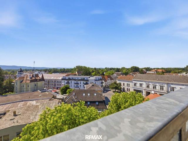 Großzügige 3 Zimmer Wohnung im Zentrum mit Traumblick, Balkon und Garage