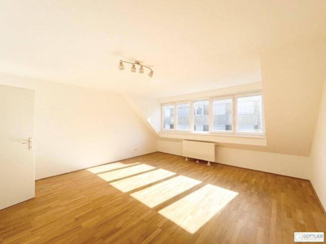 Bestlage nahe Raimundtheater! Sonnendurchflutete und barrierefreie 2 Zimmer Dachgeschoss Wohnung in Ruhelage