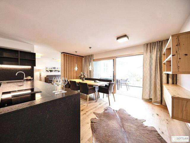 Bestlage Pinzgau mit ca. 5% Rendite! Sonniges 5 Zimmer Penthouse mit Loggia sowie beheiztem Aussenpool