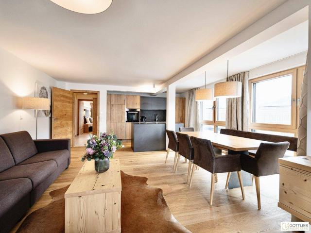 Bestlage Pinzgau mit ca. 6% Rendite! Sonniges 4 Zimmer Apartment mit zwei Terrassen sowie Aussenpool