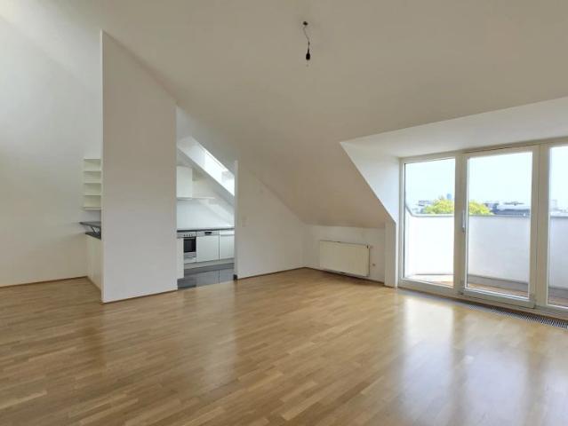 Bestlage Servitenviertel: Traumhafte Dachgeschosswohnung mit offenem Wohnkonzept und großer Hofterrasse