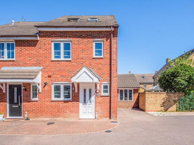 Bestwood Close, Kettering, NN14 3 bed semi detached house to rent £1,250 pcm £288 pw