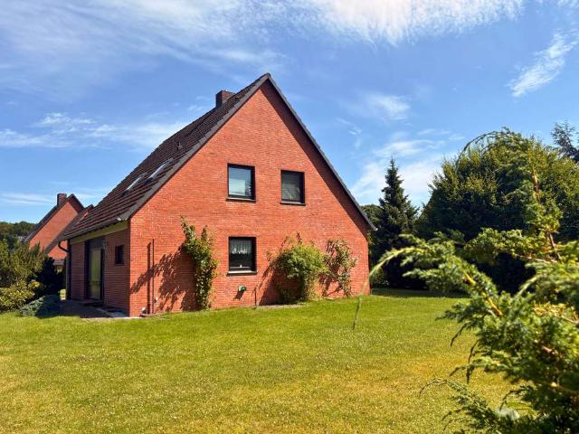 Beschauliches Einfamilienhaus mit gemütlicher Einliegerwohnung und Garage herrlich ruhig gelegen
