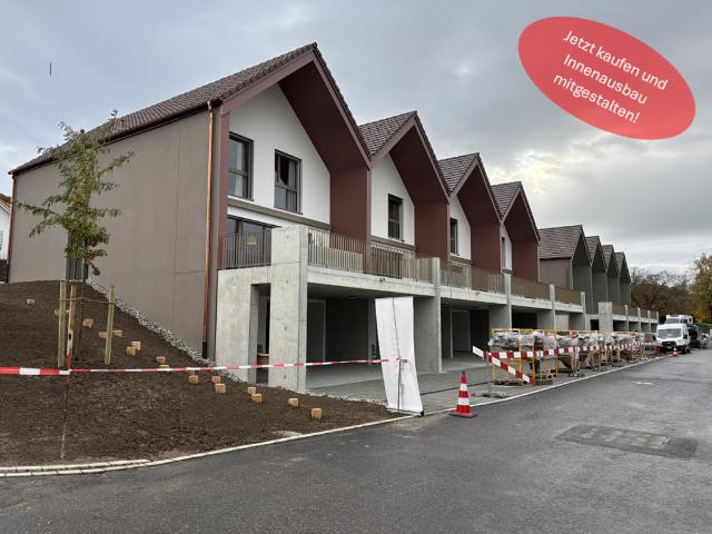 Modernes Neubau Reihenhaus in Reinach mit sonnigem Wohnambiente