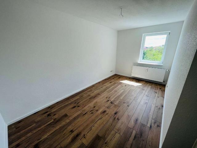 BESICHTIGUNG: Mo. 19.10.26 um 18:00 Uhr* Helle 3 Zimmer Wohnung mit Balkon !