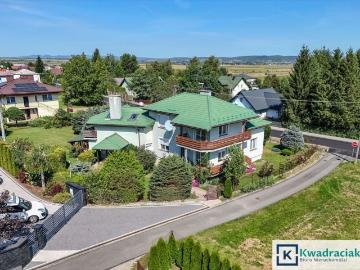 Przestronny dom 238 m² z ogrodem i garażem w Besko