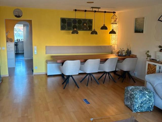 Besondere 4 Zimmerwohnung in zentraler Lage von Privat