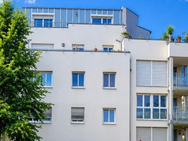 Besondere 4 Zimmer Maisonettewohnung mit 4 Balkonen & Tiefgarage in Fürth – Nähe Wiesengrund
