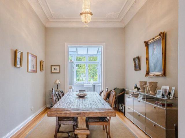 Besondere Gelegenheit: Exklusive 5 Zimmer Altbau Wohnung mit Garten in Bürgerparknähe