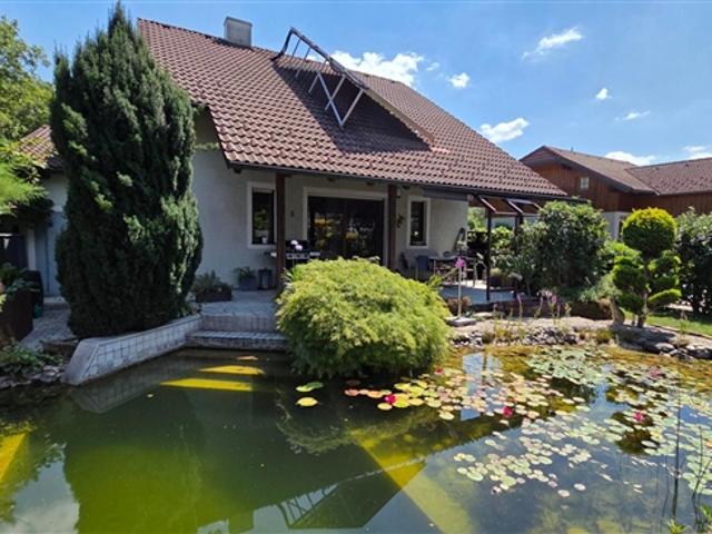 Besondere Gelegenheit Kompaktes Einfamilienhaus mit traumhaftem Garten und idyllischem Teich