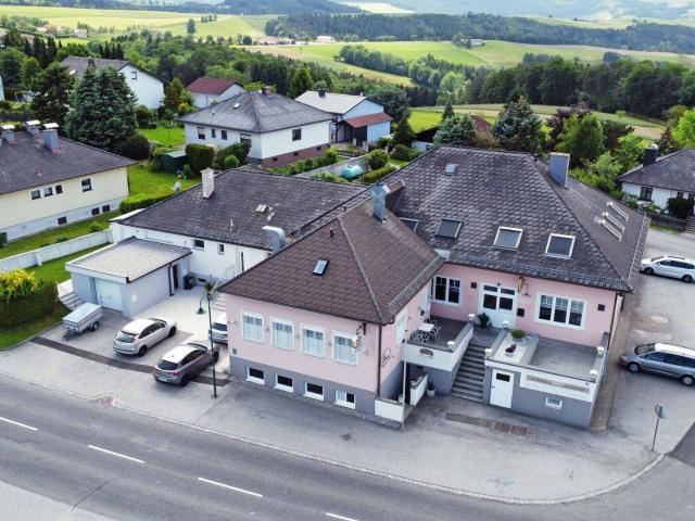 Besondere Großimmobilie mit vielfältigen Nutzungsmöglichkeiten im Herzen der Buckligen Welt
