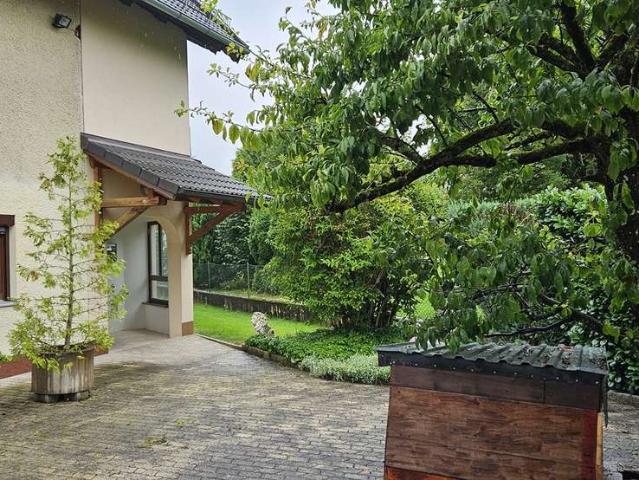 Besondere Doppelhaushälfte plus separate Einliegerwohnung in ruhiger Lage von Wifling