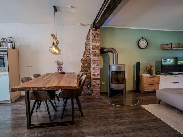 Besondere ETW mit Garten, Dachterrasse, Wallbox und Kamin