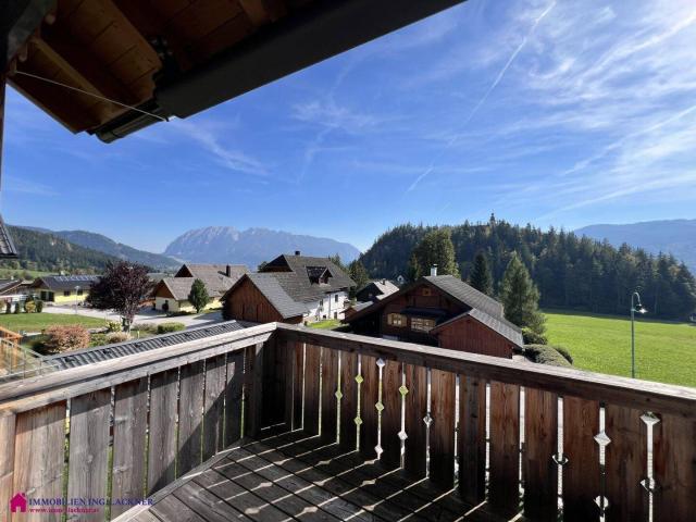 Besondere Wohnqualität in Bad Mitterndorf – neuwertige Wohnung mit schönem Ausblick, Südterrasse und eigenem Garten
