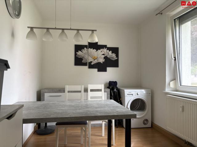 besondere wohnqualität in herrlicher grünlage: charmante 2 zimmer erdgeschosswohnung mit hochwertigem badezimmer, praktischer raumaufteilung und tollem preis leistungs verhältnis ab dezember bezugsbereit!