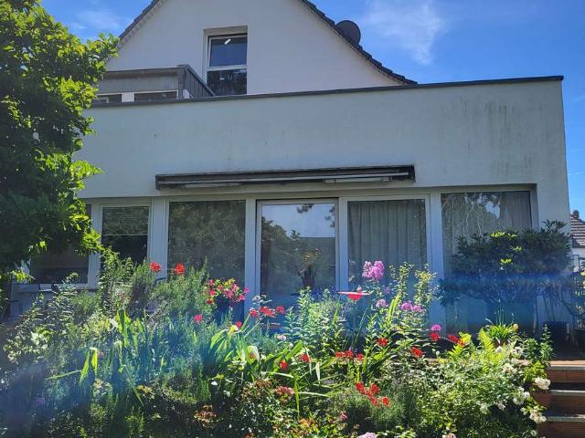 Besonderes Einfamilienhaus mit einer vermieteten Einliegerwohnung im OG!
