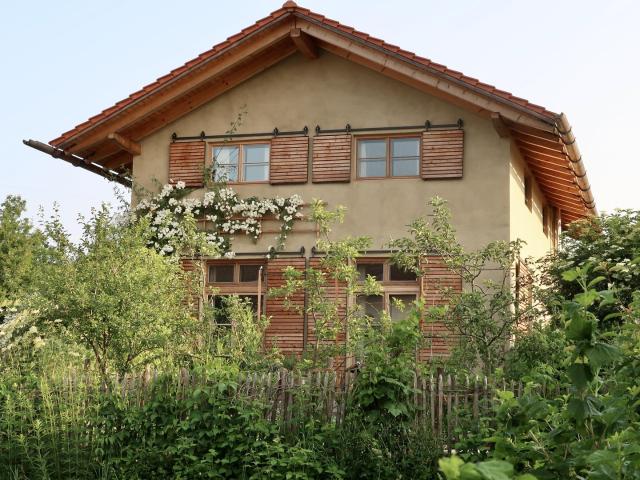 Besonderes Haus mit zeitloser Architektur & ELW am Simssee