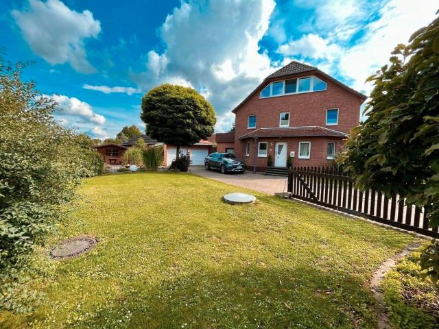 Besonderes Hausensemble mit Baugrundstück in Coppenbrügge