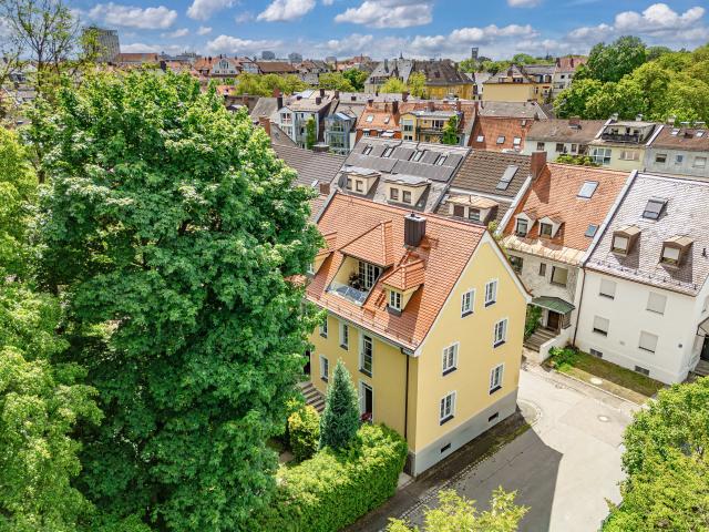 Besonderes Stadthausjuwel: Charaktervolles Zweifamilienhaus mit großzügigem Gestaltungspotenzial
