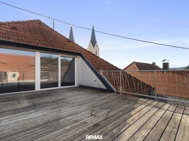 Besonderes Wohnambiente mit sonniger Dachterrasse: Exklusive Maisonette Wohnung zur Miete im Zentrum von St. Andrä