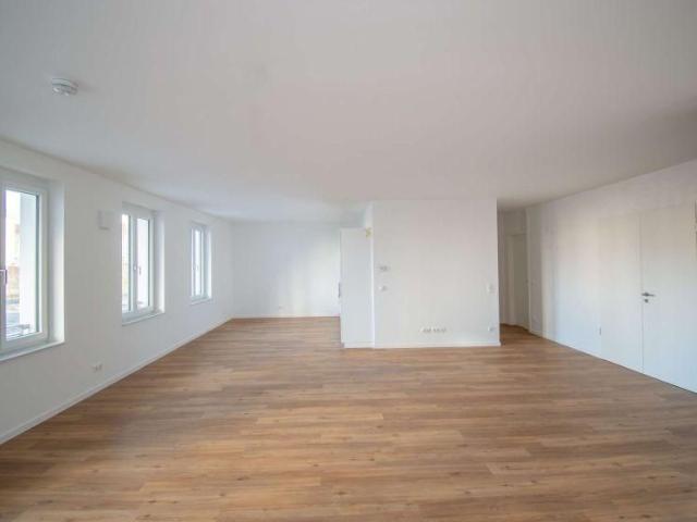 BESONDERES WOHNGEFÜHL / 3 Zimmer, Terrasse u.v.m. / EINBAUKÜCHE VORHANDEN