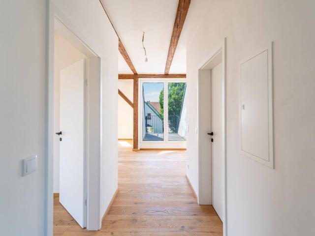 Besonderes Wohngefühl auf zwei Ebenen: Außergewöhnliche 2 Zimmer Wohnung mit großem Studio, Balkon & Loggia in Straßgang