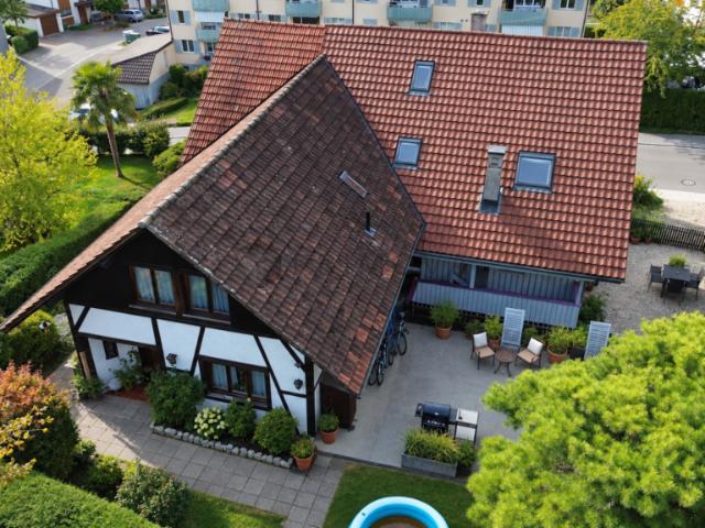 Besonderes Wohngefühl! Maisonette mit Galerie und Cheminée