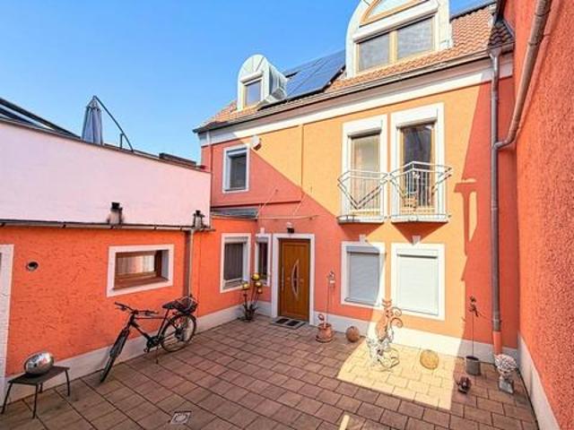 Besonderes 3 Parteien Haus: Große Wohnung mit Garten + 2 flexible Einheiten, nahe Stadtamhof & Regen