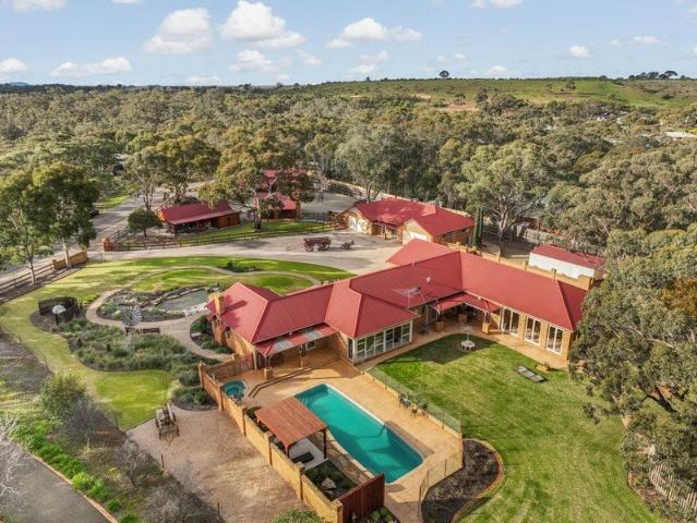 Bespoke Australiana Lifestyle on 3 Acres Approx