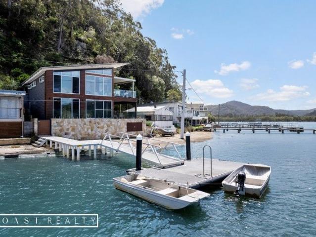 Unique and delightful waterfront retreat on the unspoilt Central Coast!