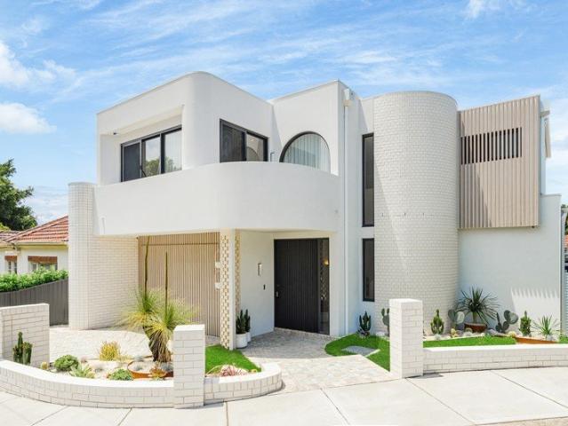 Bespoke Architectural Masterpiece in Blue Chip Location