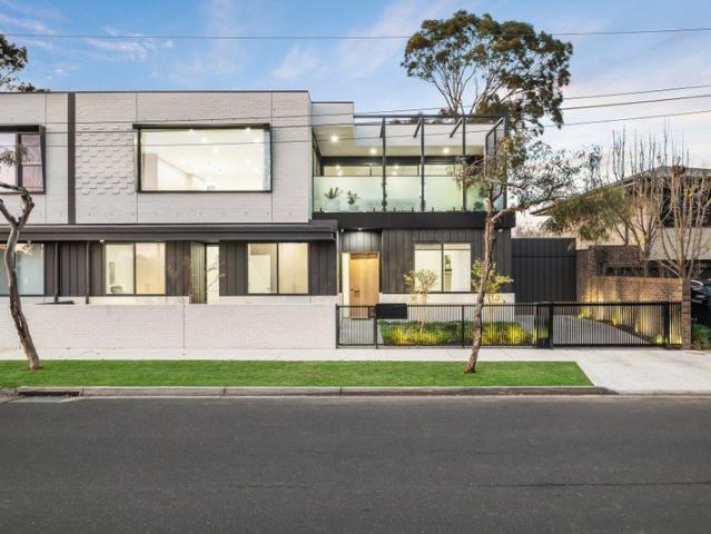 Bespoke Artistry in a Parkside Setting