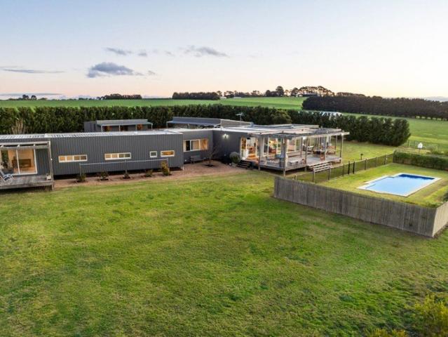 Bespoke Barrabool Hills Living