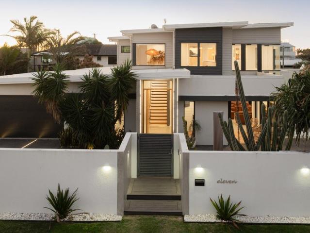 Bespoke Beachside Brilliance: Luxury, Location, Lifestyle!